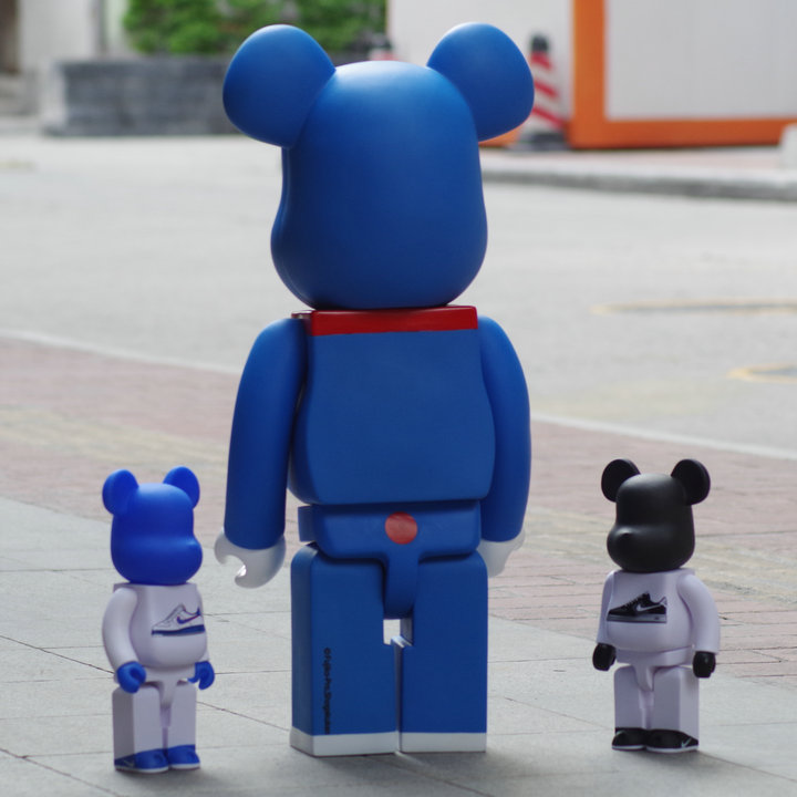 Игрушка BEARBRICK 1000% Doraemon "Blue" фото № 3