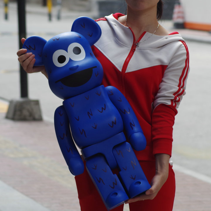 Игрушка BEARBRICK 1000% Cookie Monster "Blue" фото № 5