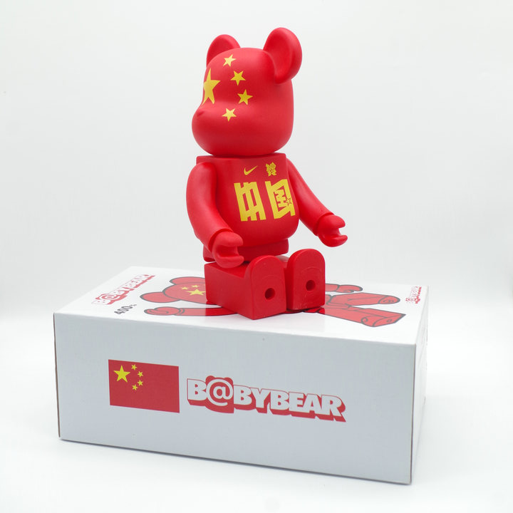 Игрушка BEARBRICK 400% China Flag "Red" фото № 2