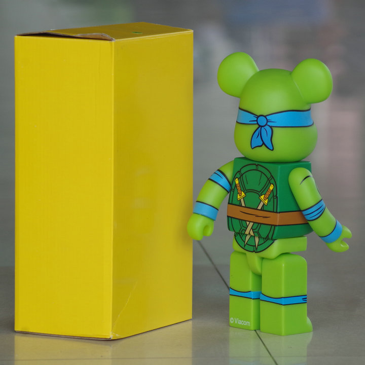 Игрушка BEARBRICK 400% Leonardo "Green" фото № 3
