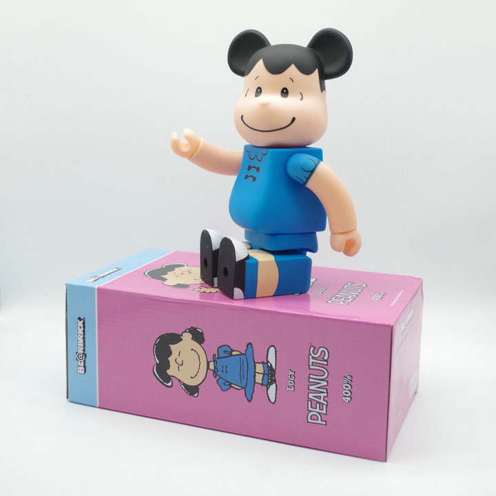 Игрушка BEARBRICK 400% Peanuts Luci "Blue" фото № 4