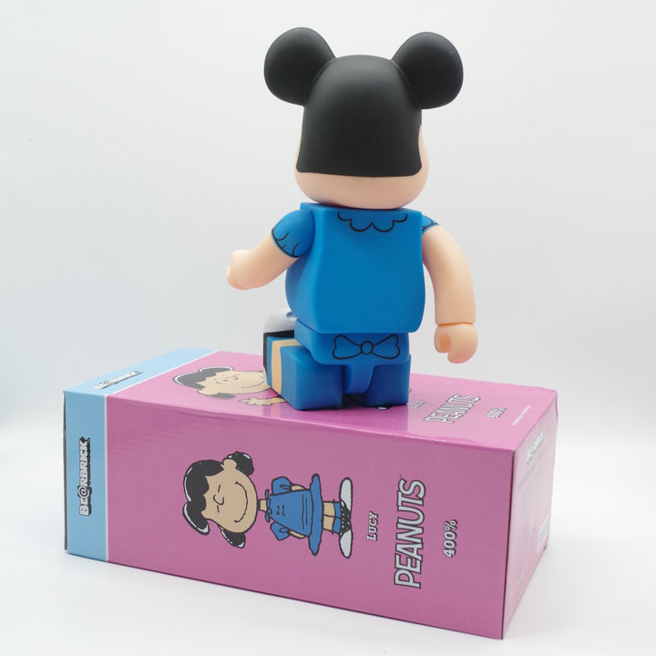 Игрушка BEARBRICK 400% Peanuts Luci "Blue" фото № 5