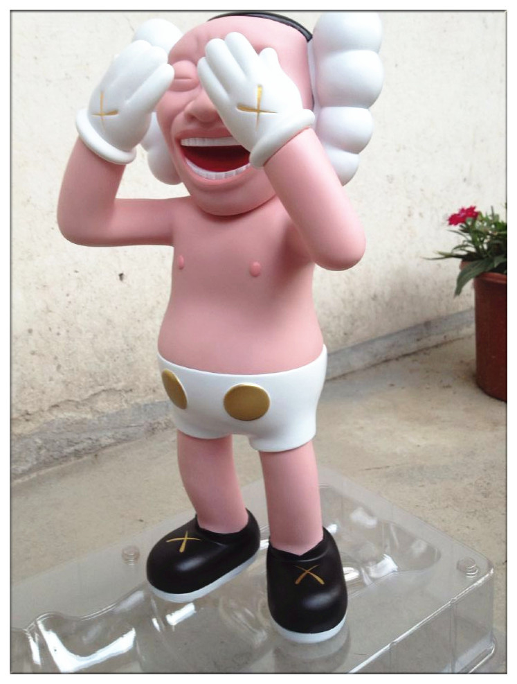 Игрушка KAWS x Yue Minjun MOT "Joked" фото № 3