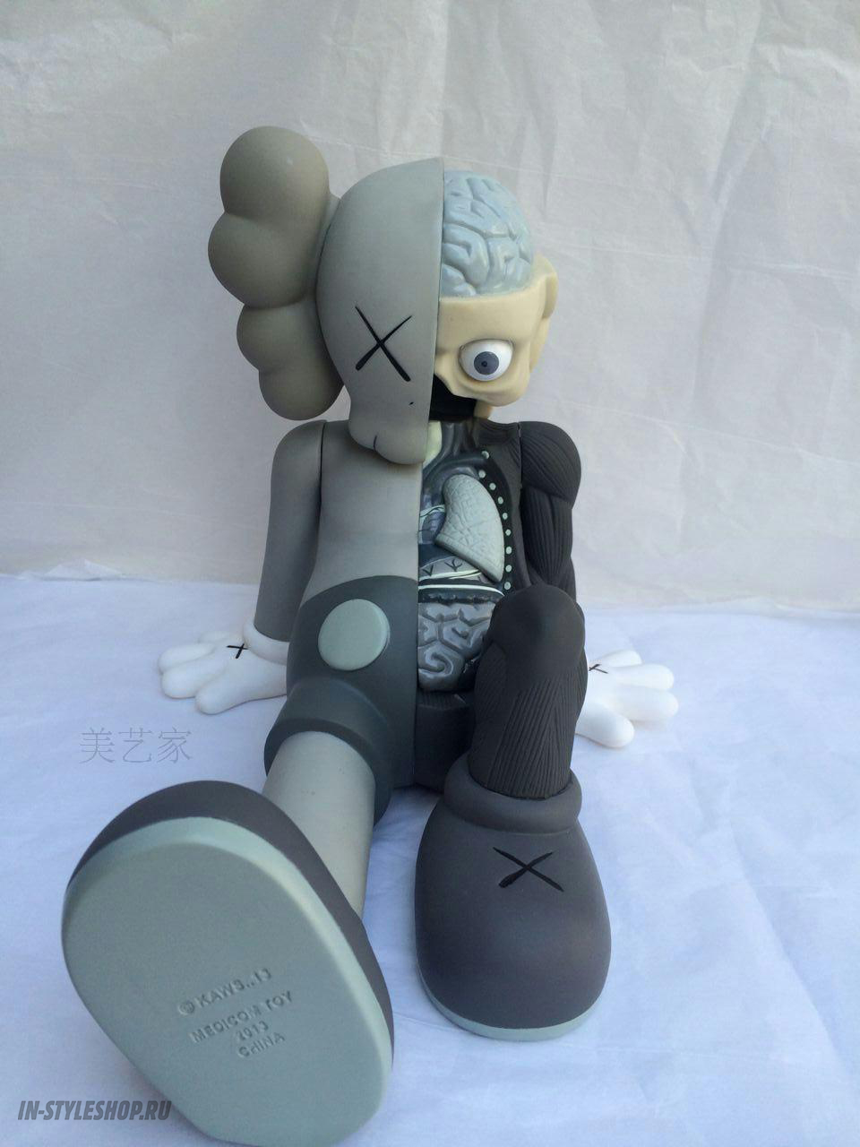 Игрушка Kaws Medicom Resting Place Companion "Gray" фото № 2