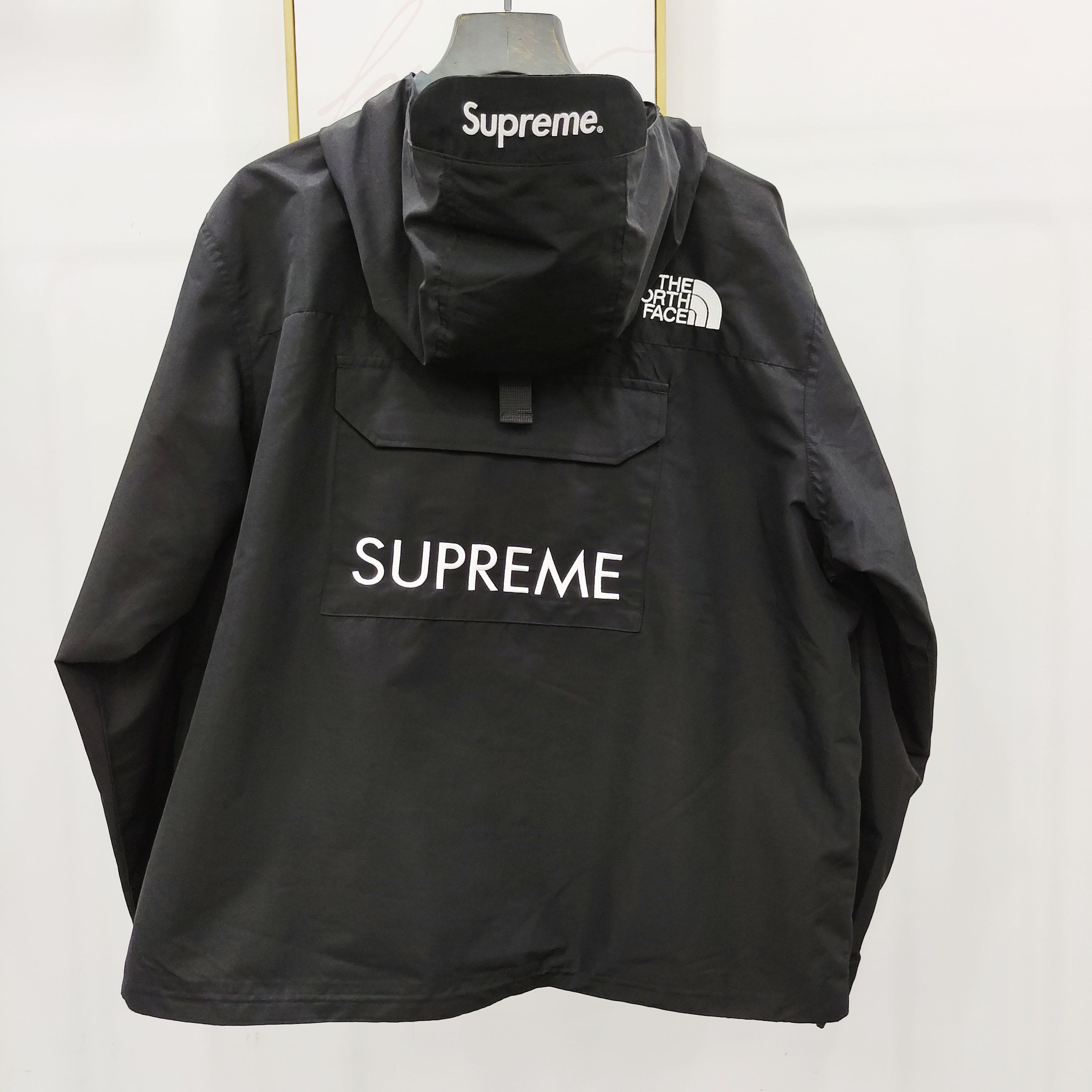 Демисезонная куртка Supreme xThe North Face Embroidery Logo "Black" фото № 4