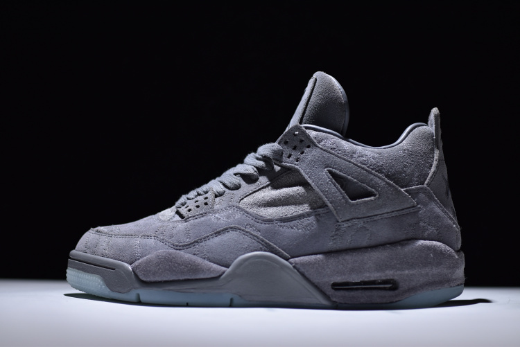 KAWS x Air Jordan 4 фото № 2