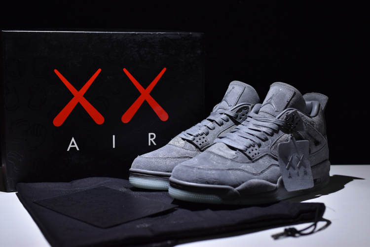 KAWS x Air Jordan 4 фото № 3