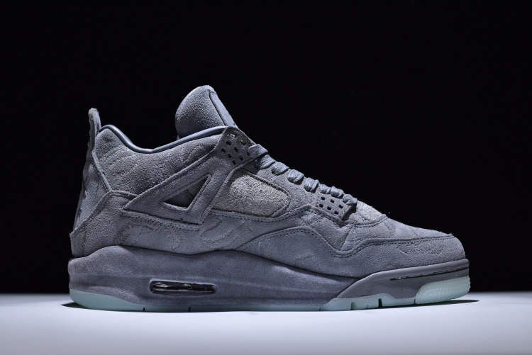 KAWS x Air Jordan 4 фото № 4